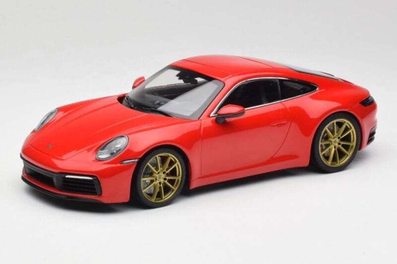 Porsche 911 992 Carrera 4S Guards Rosso & Cerchi Oro Minichamps 1:18 153067328 Pressofusione