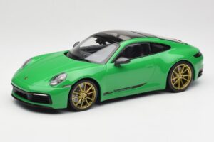 Porsche 911 992 Carrera 4S Python Green Minichamps 1:18 155067325 Pressofusione