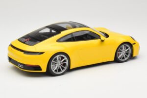 Porsche 911 992 Carrera 4S Giallo Minichamps 1:18 155067320 Pressofusione — immagine 2 di 6