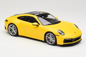 Porsche 911 992 Carrera 4S Giallo Minichamps 1:18 155067320 Pressofusione — immagine 4 di 6
