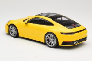 Porsche 911 992 Carrera 4S Giallo Minichamps 1:18 155067320 Pressofusione — immagine 5 di 6
