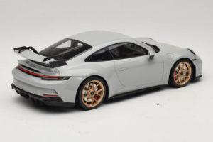 Porsche 911 992 GT3 Chalk Cerchi Dorati Minichamps 1:18 117069001 Pressofusione — immagine 2 di 6