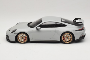 Porsche 911 992 GT3 Chalk Cerchi Dorati Minichamps 1:18 117069001 Pressofusione — immagine 3 di 6