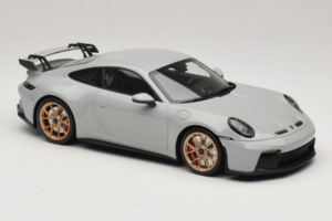 Porsche 911 992 GT3 Chalk Cerchi Dorati Minichamps 1:18 117069001 Pressofusione — immagine 4 di 6