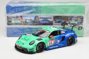 Porsche 911 992 GT3 R Falken #44 D. Eriksson / T. Heinemann 24 Hours of Nurburgring 2023 Minichamps 1:18 113236344 Pressofusi — immagine 8 di 8
