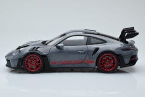 Porsche 911 992 GT3 RS Arctic Grigio Pyro Rosso Norev 1:18 187350 Pressofusione — immagine 4 di 8