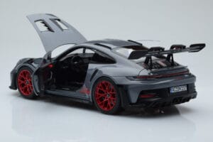 Porsche 911 992 GT3 RS Arctic Grigio Pyro Rosso Norev 1:18 187350 Pressofusione — immagine 5 di 8