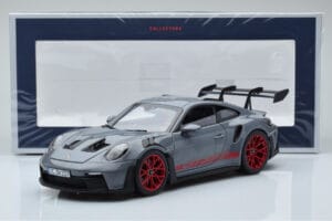Porsche 911 992 GT3 RS Arctic Grigio Pyro Rosso Norev 1:18 187350 Pressofusione — immagine 8 di 8