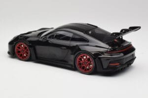 Porsche 911 992 GT3 RS Nero & Cerchi Rossi & Decor Nero Minichamps 1:18 153062240 Pressofusione — immagine 5 di 6