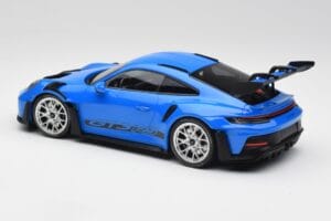 Porsche 911 992 GT3 RS Blu & Cerchi Argento & Decor Nero Minichamps 1:18 153062234 Pressofusione — immagine 5 di 6