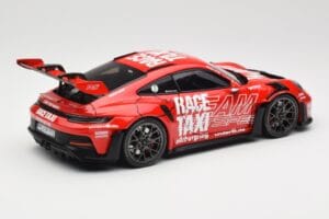 Porsche 911 992 GT3 RS Getspeed Race Taxi Guards Red Minichamps 1:18 110062040 Pressofusione — immagine 3 di 8