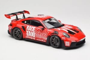 Porsche 911 992 GT3 RS Getspeed Race Taxi Guards Red Minichamps 1:18 110062040 Pressofusione — immagine 6 di 8