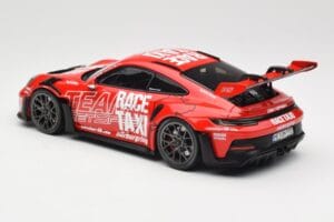 Porsche 911 992 GT3 RS Getspeed Race Taxi Guards Red Minichamps 1:18 110062040 Pressofusione — immagine 7 di 8