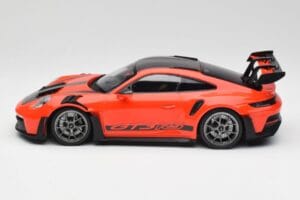Porsche 911 992 GT3 RS Guards Arancio & Cerchi Argento Minichamps 1:18 911992002 Pressofusione — immagine 3 di 6