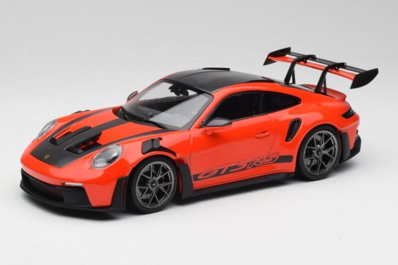 Porsche 911 992 GT3 RS Guards Arancio & Cerchi Argento Minichamps 1:18 911992002 Pressofusione