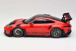 Porsche 911 992 GT3 RS Guards Rosso & Cerchi Argento Weissach Package Minichamps 1:18 153062246 Pressofusione — immagine 3 di 6