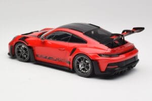 Porsche 911 992 GT3 RS Guards Rosso & Cerchi Argento Weissach Package Minichamps 1:18 153062246 Pressofusione — immagine 5 di 6