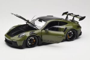 Porsche 911 992 GT3 RS Nato Olive & Black Wheels Minichamps 1:18 110062027 Pressofusione — immagine 2 di 8