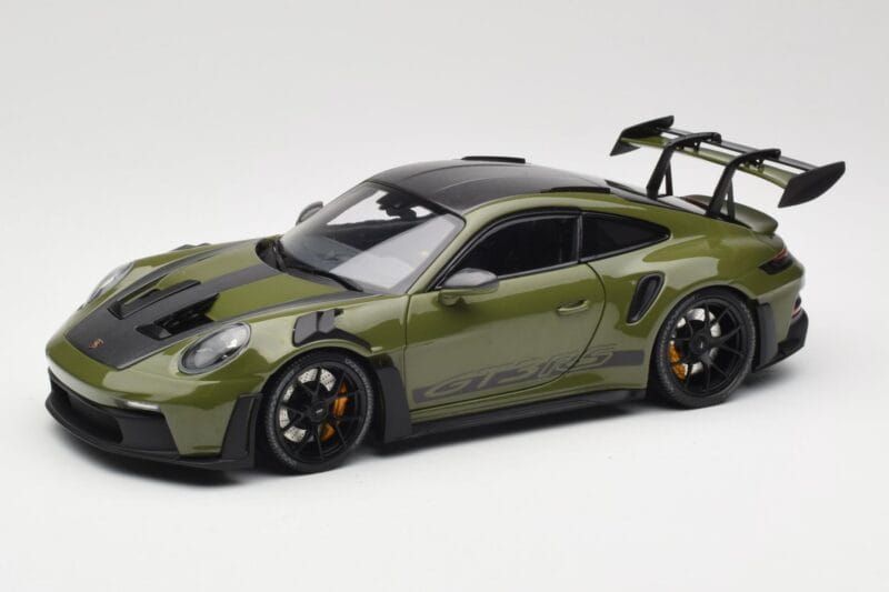 Porsche 911 992 GT3 RS Nato Olive & Black Wheels Minichamps 1:18 110062027 Pressofusione