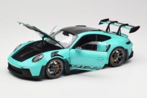 Porsche 911 992 GT3 RS Python Green & Dark Silver Wheels Minichamps 1:18 110062026 Pressofusione — immagine 2 di 8