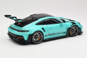 Porsche 911 992 GT3 RS Python Green & Dark Silver Wheels Minichamps 1:18 110062026 Pressofusione — immagine 3 di 8