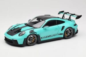 Porsche 911 992 GT3 RS Python Green & Dark Silver Wheels Minichamps 1:18 110062026 Pressofusione