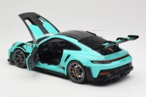 Porsche 911 992 GT3 RS Python Green & Dark Silver Wheels Minichamps 1:18 110062026 Pressofusione — immagine 5 di 8