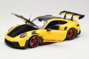 Porsche 911 992 GT3 RS Racing Yellow Weissach Package & Red Wheels Minichamps 1:18 110062025 Pressofusione — immagine 2 di 8