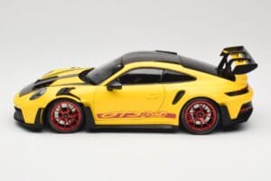 Porsche 911 992 GT3 RS Racing Yellow Weissach Package & Red Wheels Minichamps 1:18 110062025 Pressofusione — immagine 4 di 8