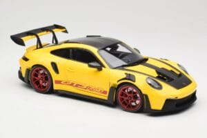 Porsche 911 992 GT3 RS Racing Yellow Weissach Package & Red Wheels Minichamps 1:18 110062025 Pressofusione — immagine 6 di 8