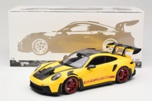 Porsche 911 992 GT3 RS Racing Yellow Weissach Package & Red Wheels Minichamps 1:18 110062025 Pressofusione — immagine 8 di 8