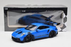 Porsche 911 992 GT3 RS Shark Blu & Cerchi Neri Minichamps 1:18 153062233 Pressofusione — immagine 6 di 6