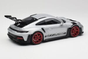 Porsche 911 992 GT3 RS Argento & Cerchi Rossi Minichamps 1:18 153062241 Pressofusione — immagine 2 di 6