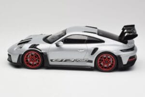 Porsche 911 992 GT3 RS Argento & Cerchi Rossi Minichamps 1:18 153062241 Pressofusione — immagine 3 di 6