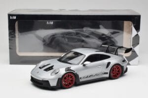 Porsche 911 992 GT3 RS Argento & Cerchi Rossi Minichamps 1:18 153062241 Pressofusione — immagine 6 di 6