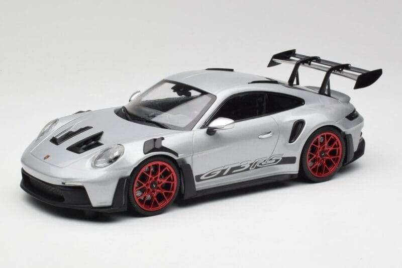 Porsche 911 992 GT3 RS Argento & Cerchi Rossi Minichamps 1:18 153062241 Pressofusione