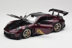 Porsche 911 992 GT3 RS Ultraviolet & Cerchi Argento Minichamps 1:18 110062029 Pressofusione — immagine 2 di 8