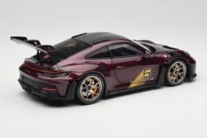 Porsche 911 992 GT3 RS Ultraviolet & Cerchi Argento Minichamps 1:18 110062029 Pressofusione — immagine 3 di 8