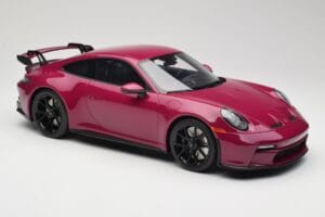 Porsche 911 992 GT3 Ruby Star Neo Red GT Spirit 1:12 GT536 Resina — immagine 4 di 6