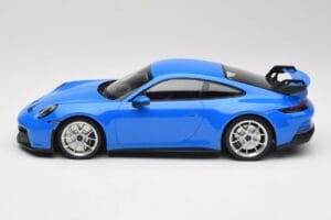 Porsche 911 992 GT3 Shark Blu & Cerchi Argento Minichamps 1:18 143069015 Resina — immagine 3 di 6