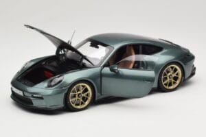 Porsche 911 992 GT3 Touring Package Malachite Green Metallic Norev 1:18 187382 Pressofusione — immagine 2 di 8
