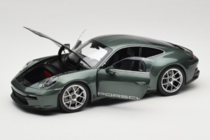 Porsche 911 992 S/T Malachite Green Metallic Norev 1:18 187472 Pressofusione — immagine 2 di 8