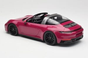 Porsche 911 992 Targa 4 GTS Rubystar Minichamps 1:18 155061066 Pressofusione — immagine 5 di 6