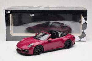 Porsche 911 992 Targa 4 GTS Rubystar Minichamps 1:18 155061066 Pressofusione — immagine 6 di 6