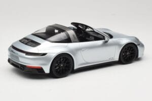 Porsche 911 992 Targa 4 GTS Argento Minichamps 1:18 155061061 Pressofusione — immagine 2 di 6