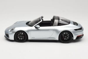Porsche 911 992 Targa 4 GTS Argento Minichamps 1:18 155061061 Pressofusione — immagine 3 di 6