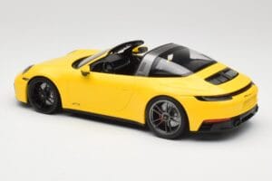 Porsche 911 992 Targa 4 GTS Giallo Minichamps 1:18 153061064 Pressofusione — immagine 5 di 6