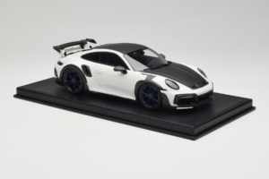 Porsche 911 992 TechArt GTstreet R Bianco Con Cerchi Blu TechArt 1:18 REMC014 Resina — immagine 4 di 6