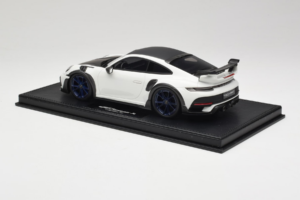 Porsche 911 992 TechArt GTstreet R Bianco Con Cerchi Blu TechArt 1:18 REMC014 Resina — immagine 5 di 6