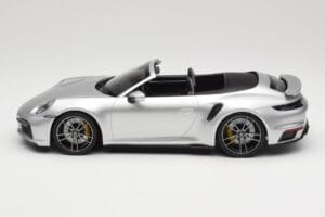 Porsche 911 992 Turbo S Cabriolet Argento Minichamps 1:18 155069082 Pressofusione — immagine 3 di 6